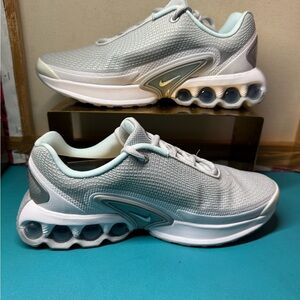 Nike AIR MAX DN Light Gray and White  Shoes 7Y